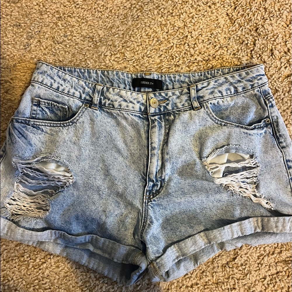 Light wash distressed mom shorts